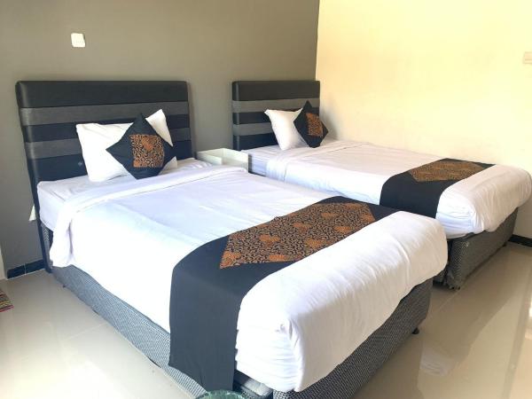 Tjahaja Baroe Syariah Mitra RedDoorz At Dukuh Kupang : photo 9 de la chambre chambre lits jumeaux supérieure