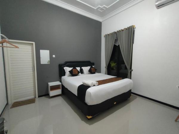 Tjahaja Baroe Syariah Mitra RedDoorz At Dukuh Kupang : photo 10 de la chambre chambre lit king-size deluxe