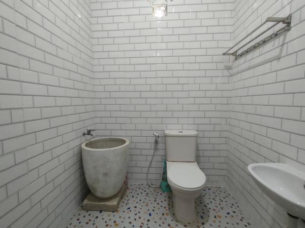 Tjahaja Baroe Syariah Mitra RedDoorz At Dukuh Kupang : photo 3 de la chambre chambre double supérieure