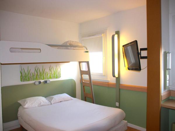 ibis budget Thonon Les Bains : photo 6 de la chambre chambre triple avec 1 lit double et 1 lit superpos