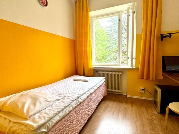 B&B Retro - Guesthouse Kupittaa : photo 2 de la chambre chambre simple avec salle de bains commune