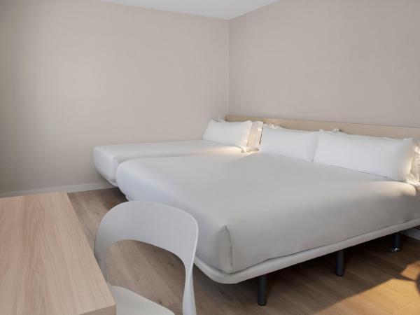 B&B HOTEL Figueira Da Foz : photo 2 de la chambre chambre triple standard