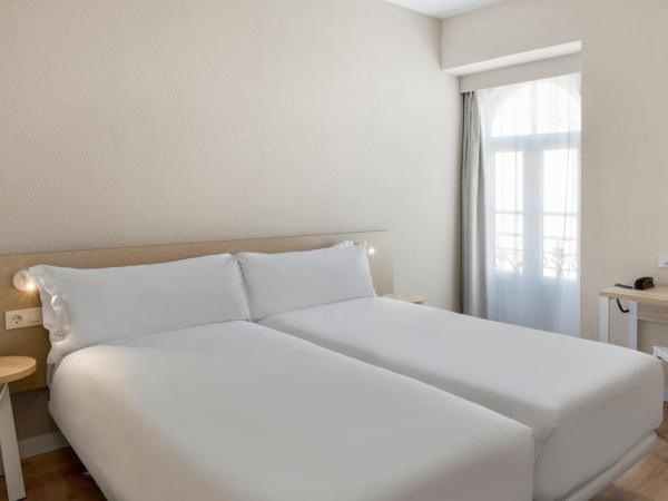 B&B HOTEL Figueira Da Foz : photo 1 de la chambre chambre lits jumeaux standard