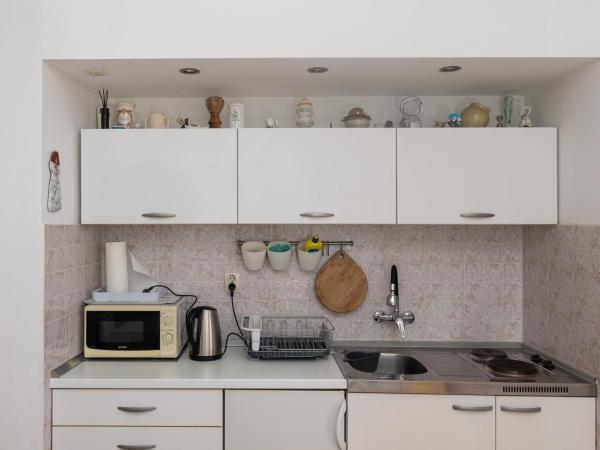 Guest House Kono : photo 10 de la chambre appartement 2 chambres avec balcon et vue sur la mer