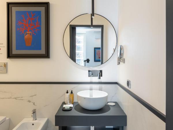 Le Mummarelle Napoli : photo 1 de la chambre standard king room – via santa lucia 20