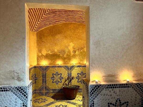 Palais Riad Berbère : photo 2 de la chambre portes coulissantes dans la suite familiale deluxe.