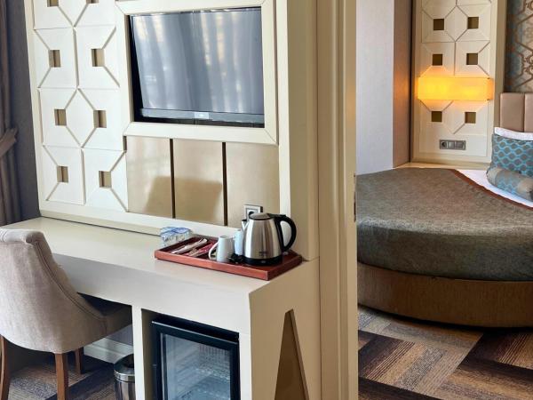 The Grand Mira Business Hotel : photo 4 de la chambre suite deluxe avec baignoire spa