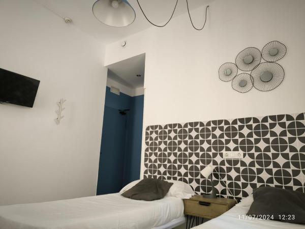 Feel Hostels Soho Malaga : photo 2 de la chambre chambre double avec salle de bains