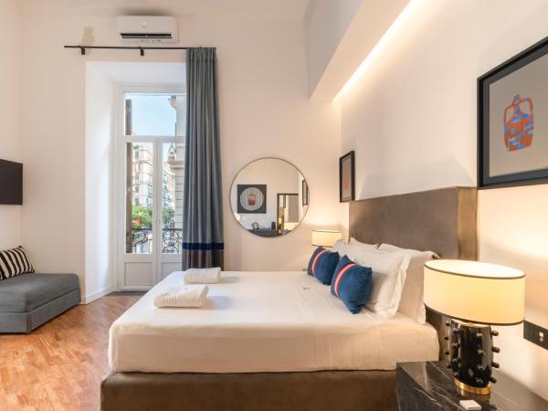 Le Mummarelle Napoli : photo 3 de la chambre triple room with balcony – via santa lucia 76