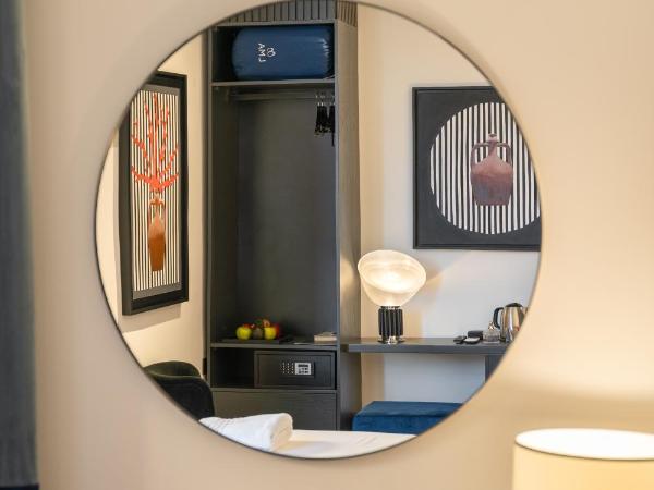 Le Mummarelle Napoli : photo 4 de la chambre triple room with balcony – via santa lucia 76