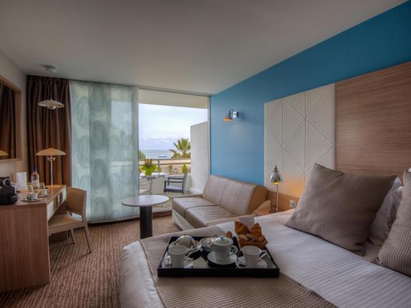 Hôtel Point France : photo 1 de la chambre chambre double supérieure avec balcon - vue sur mer