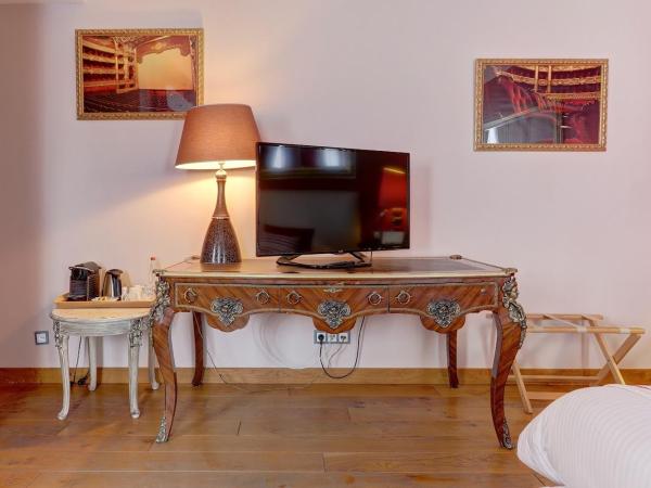 Champagne Domaine Sacret - AY : photo 4 de la chambre chambre double supérieure