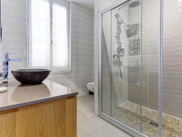 Champagne Domaine Sacret - AY : photo 2 de la chambre chambre lit queen-size