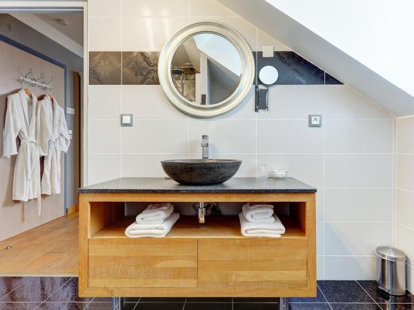 Champagne Domaine Sacret - AY : photo 6 de la chambre chambre double avec salle de bains privative