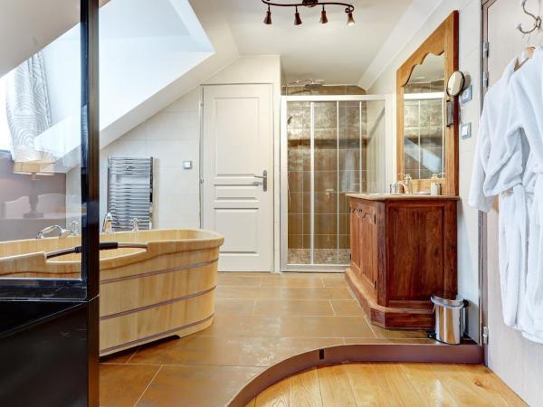 Champagne Domaine Sacret - AY : photo 6 de la chambre chambre lit king-size supérieure