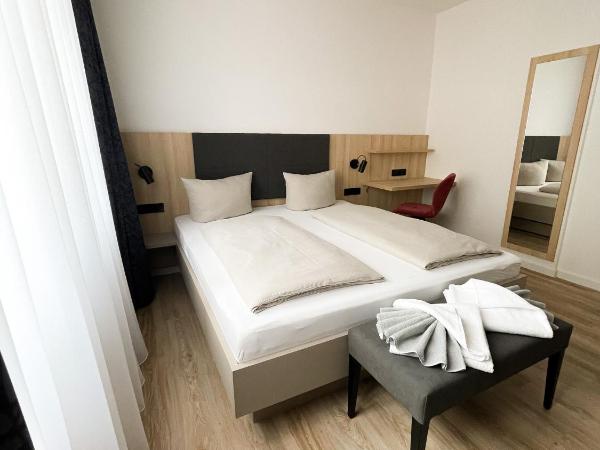 HOLI City Apart Hotel Berlin : photo 1 de la chambre chambre double avec salle de bains privative