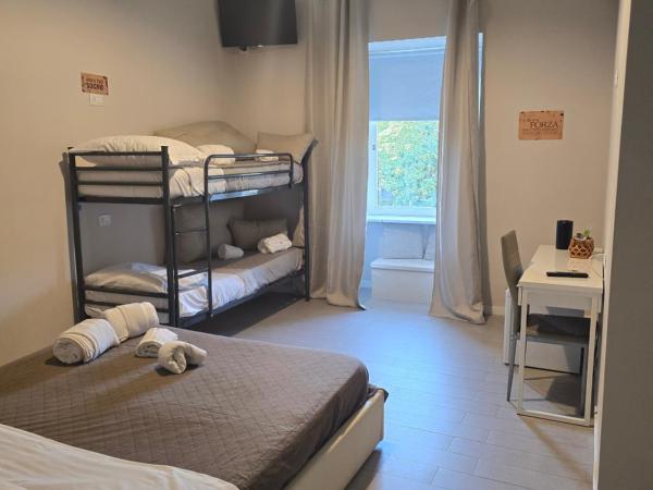 ESPOSITO PLAZA- ROOMS & SUITE : photo 2 de la chambre chambre quadruple Économique