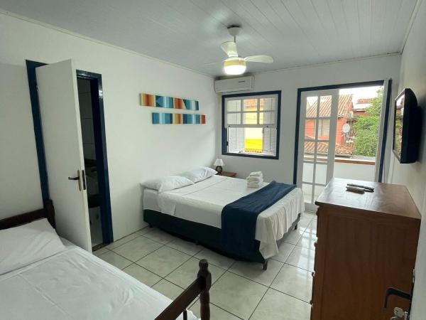 Brothers Suites Centro Búzios : photo 6 de la chambre chambre triple avec balcon