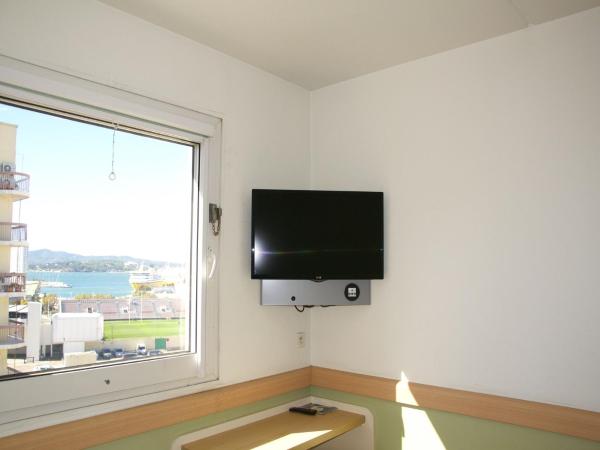 Ibis Budget Toulon Centre : photo 9 de la chambre chambre lits jumeaux