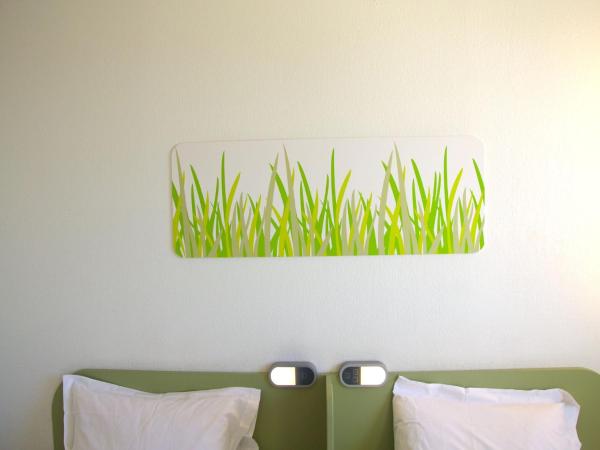 Ibis Budget Toulon Centre : photo 8 de la chambre chambre lits jumeaux