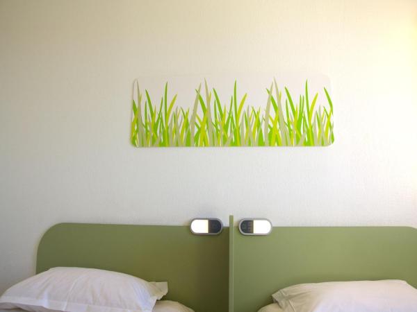 Ibis Budget Toulon Centre : photo 7 de la chambre chambre lits jumeaux