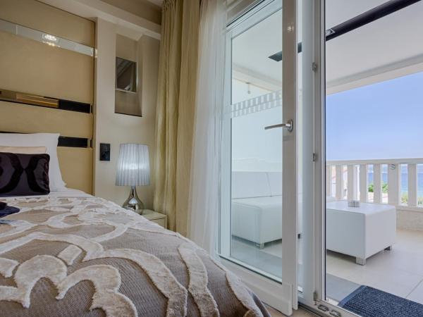 Damianii Luxury Boutique Hotel & Spa : photo 5 de la chambre premium suite with terrace, sea view and king size bed