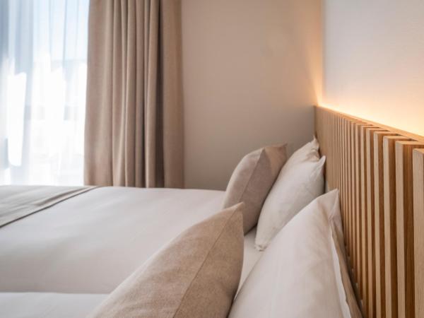 Hôtel Le Relais des Brasseurs - Aubagne : photo 2 de la chambre chambre familiale