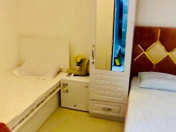 Home STay SMart Couples Room : photo 1 de la chambre chambre double avec balcon