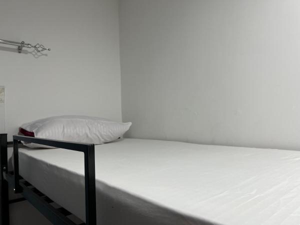 Ghubrah Turkish male hostel Muscat : photo 1 de la chambre lit simple en dortoir