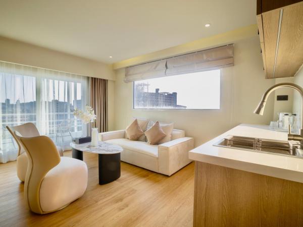 The One Bay Breeze : photo 4 de la chambre suite