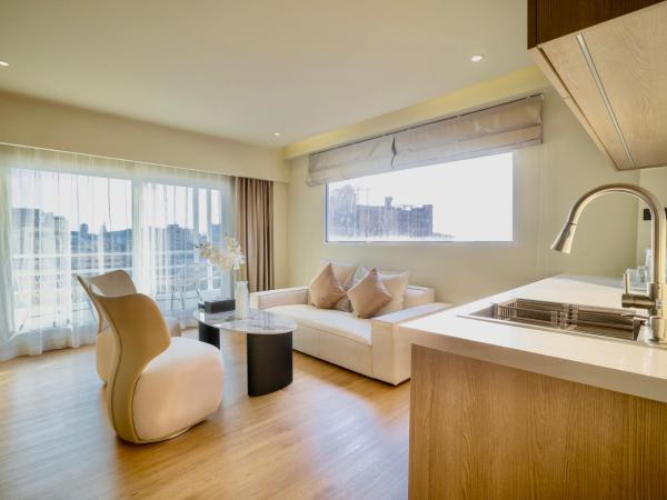 The One Bay Breeze : photo 3 de la chambre suite