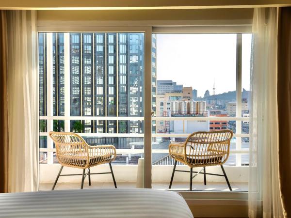 The One Bay Breeze : photo 6 de la chambre suite