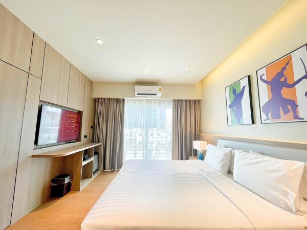The One Bay Breeze : photo 4 de la chambre chambre double ou lits jumeaux deluxe avec balcon