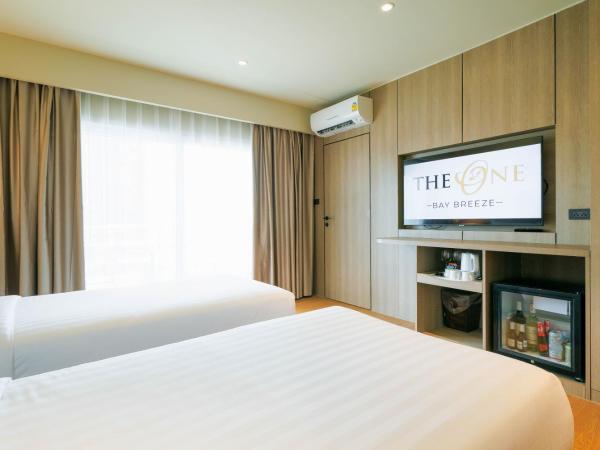 The One Bay Breeze : photo 9 de la chambre chambre double ou lits jumeaux deluxe avec balcon