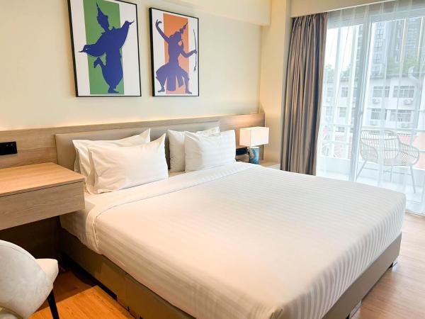 The One Bay Breeze : photo 3 de la chambre chambre double ou lits jumeaux deluxe avec balcon