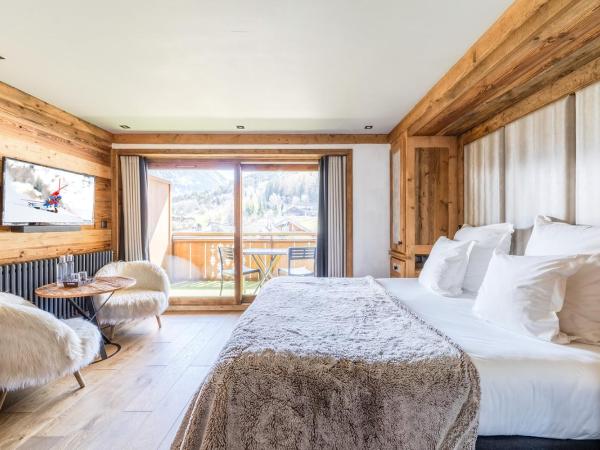 Hôtel Les Peupliers : photo 1 de la chambre chambre confort avec balcon - vue sur village