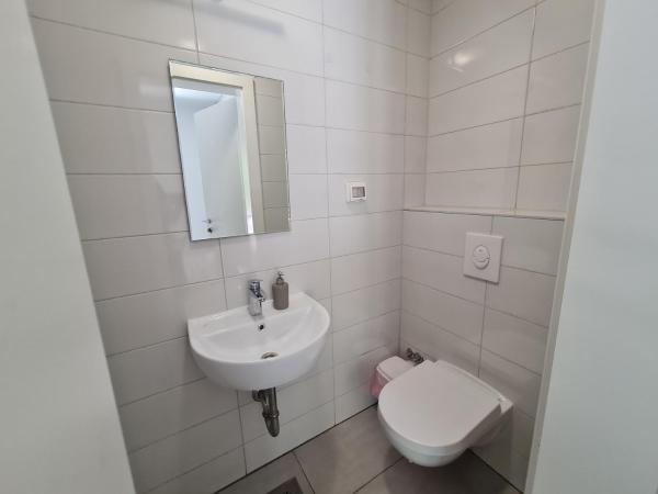 SUBTUB Hostel Makarska : photo 3 de la chambre chambre simple avec salle de bains 