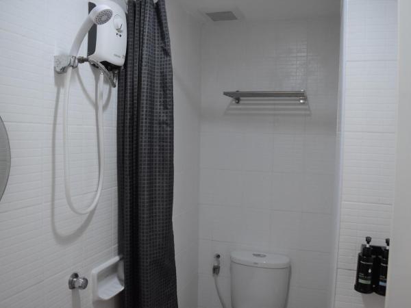 Greenery Hostel : photo 7 de la chambre chambre double avec salle de bains privative