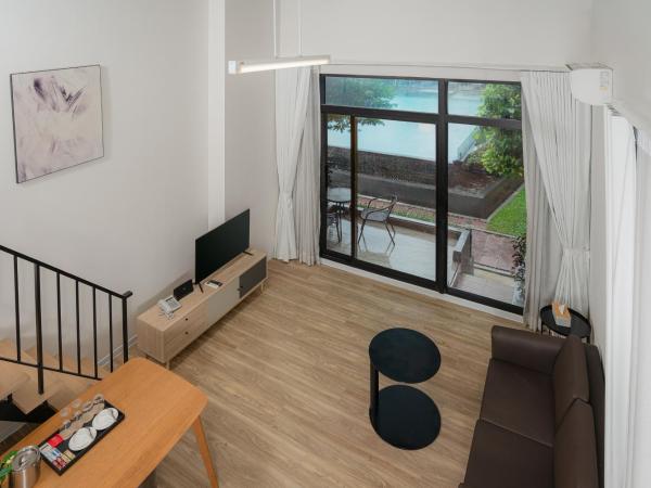 SureStay by Best Western Bangkok Ramintra : photo 4 de la chambre deluxe two-bedroom suite with one queen bed and two single beds - duplex/poolside