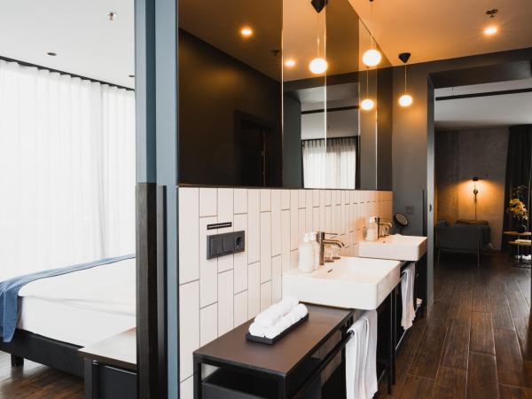 Exeter Hotel : photo 7 de la chambre suite avec accès au sauna et à la salle de sport - vue sur port