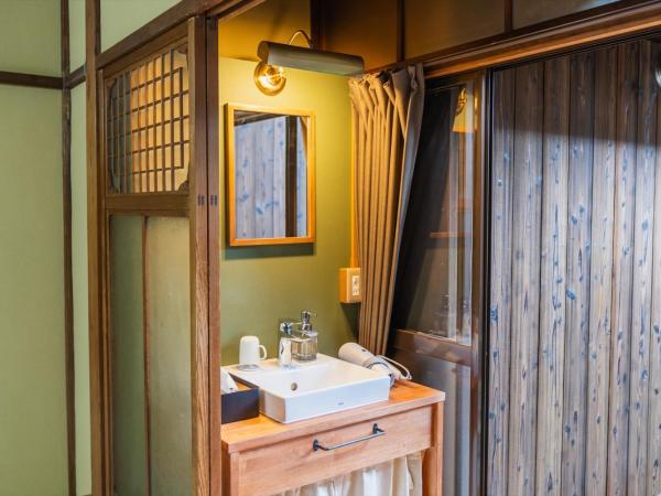 Guest House Hitsujian : photo 9 de la chambre chambre lits jumeaux - vue sur jardin