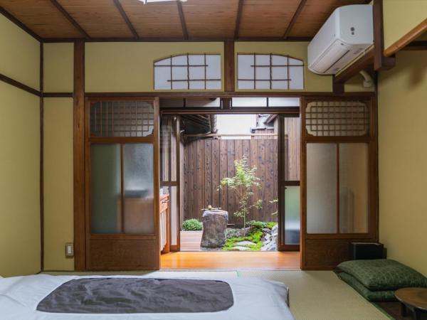 Guest House Hitsujian : photo 1 de la chambre chambre lits jumeaux - vue sur jardin