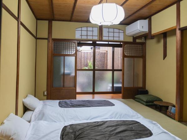 Guest House Hitsujian : photo 8 de la chambre chambre lits jumeaux - vue sur jardin