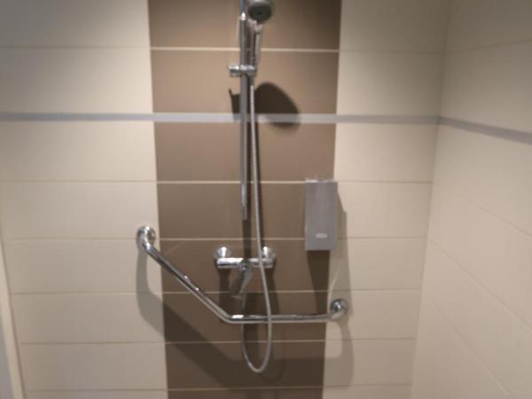 Brit Hotel Montpellier Euromédecine : photo 4 de la chambre chambre double - accessible aux personnes à mobilité réduite 