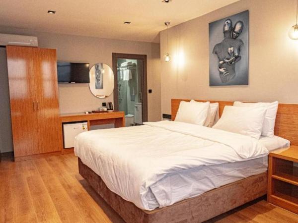 Elite Marmara Bosphorus & Otel : photo 5 de la chambre chambre lit king-size avec baignoire spa