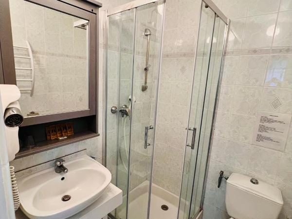 Hotel Le Ponteil : photo 4 de la chambre chambre familiale