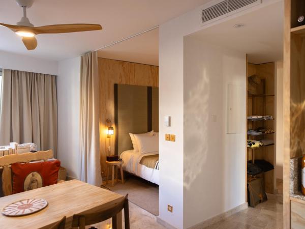 MOB HOTEL Cannes : photo 5 de la chambre suite