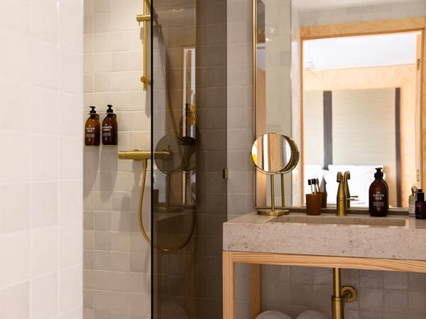 MOB HOTEL Cannes : photo 5 de la chambre suite with garden or loggia