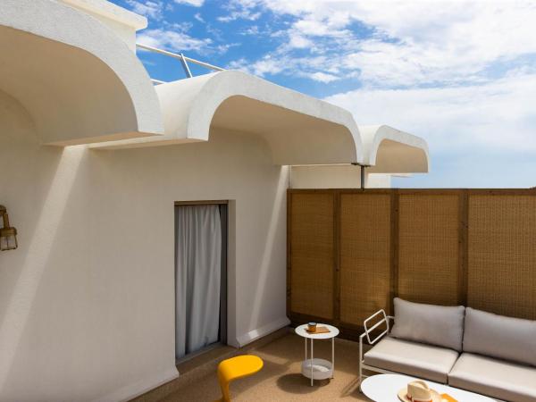 MOB HOTEL Cannes : photo 2 de la chambre maxi suite with terrace or loggia