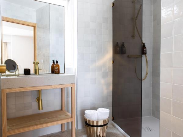 MOB HOTEL Cannes : photo 9 de la chambre maxi suite with terrace or loggia